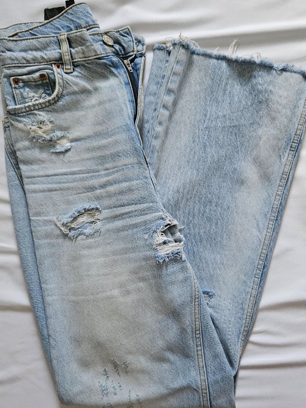 Zara The 90's Full Length Jeans US 2 Light Wash Heavy Distressed Flare